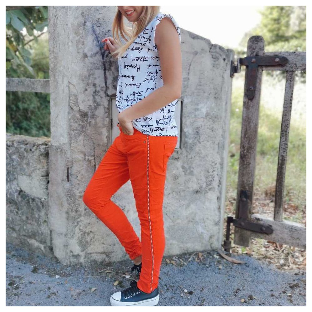 Pantalón Boyfriend Tachas Rojo Heve Pantalón Boyfriend Tachas Rojo Heve