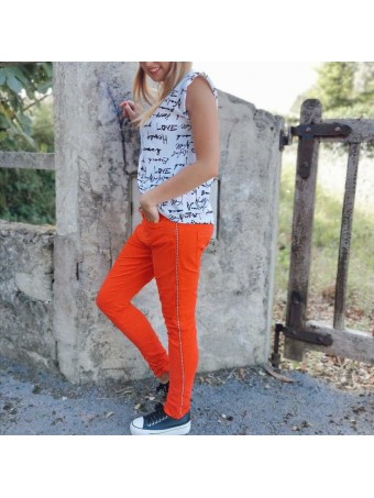 Pantalón Boyfriend Tachas Rojo Heve Pantalón Boyfriend Tachas Rojo Heve